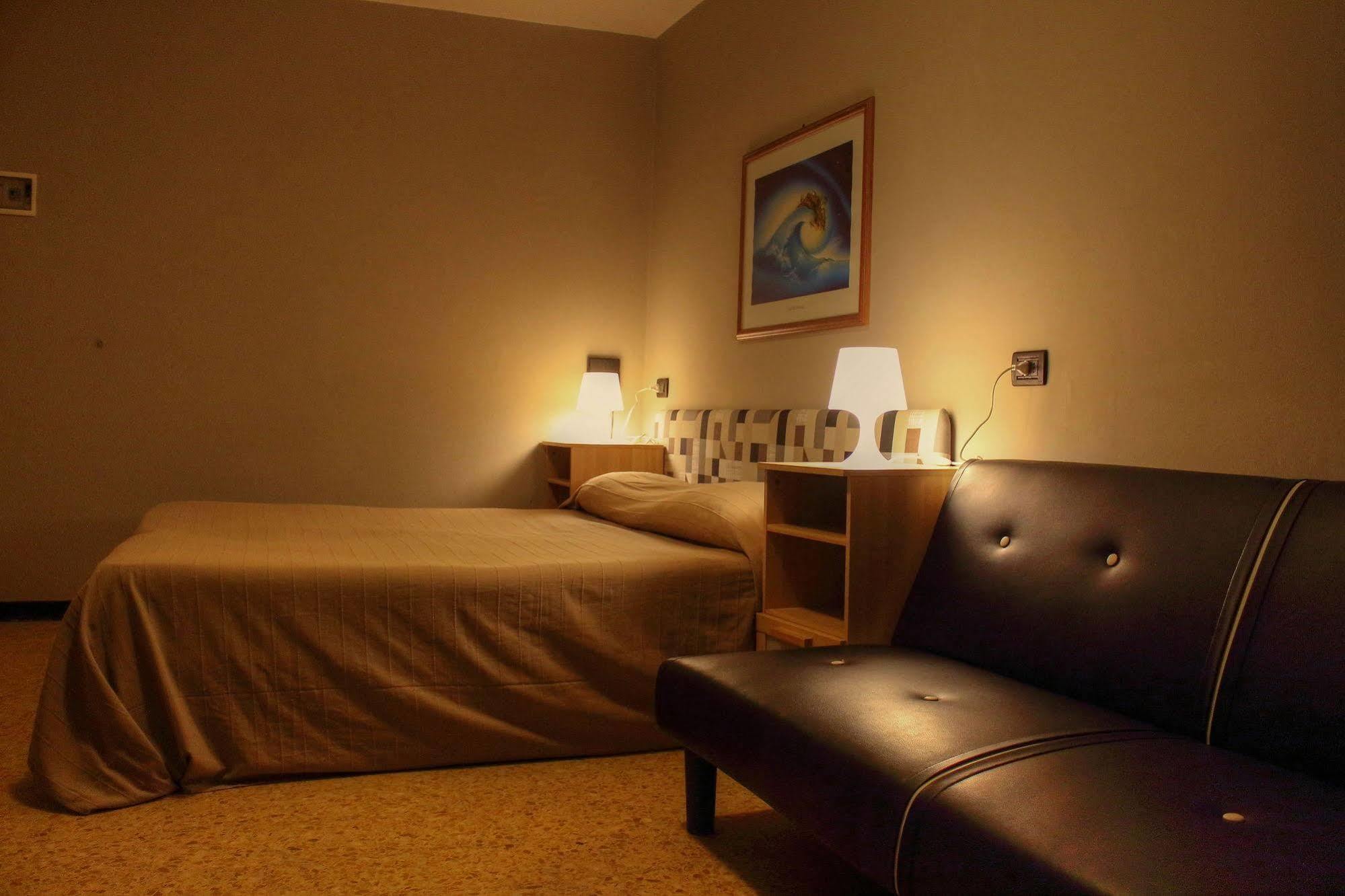 Hotel Pino เลริชี ภายนอก รูปภาพ